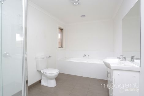 Property photo of 17/547 Tarneit Road Hoppers Crossing VIC 3029