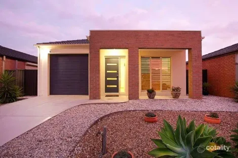 Property photo of 18 Hatfield Place Deer Park VIC 3023