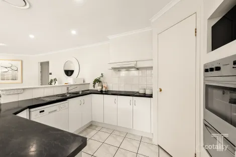 Property photo of 80 Coventry Circuit Carindale QLD 4152