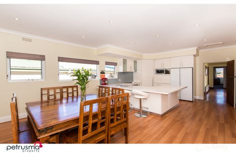 Property photo of 21 Raminea Road Lindisfarne TAS 7015