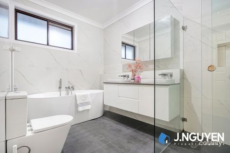 Property photo of 7 Biloolo Road Green Valley NSW 2168