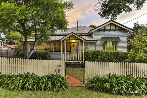 10 Carlton St, North Toowoomba, QLD 4350