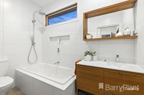 Property photo of 8 Reeves Street Watsonia VIC 3087