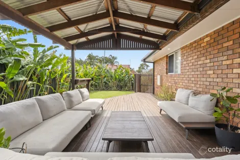 Property photo of 2/6 Warrie Close Paradise Point QLD 4216