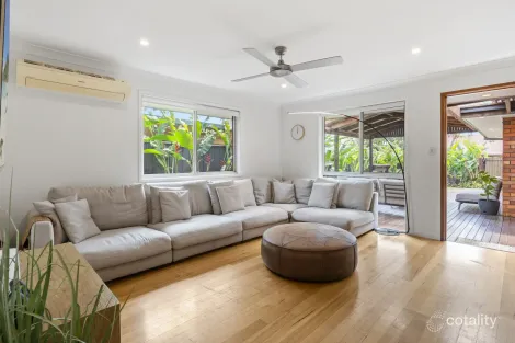 Property photo of 2/6 Warrie Close Paradise Point QLD 4216