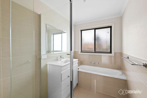 Property photo of 2/32 Railway Avenue Drouin VIC 3818