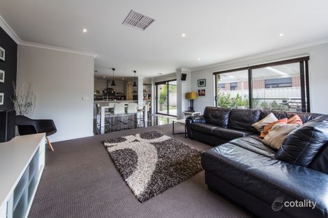 Property photo of 15 McMeeken Way Epsom VIC 3551