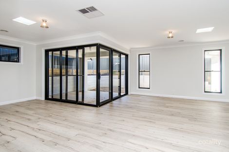 Property photo of 1/1 Warrock Place Bourkelands NSW 2650