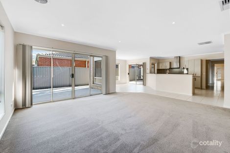 Property photo of 30 Pipetrack Circuit Cranbourne East VIC 3977