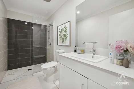Property photo of 16/11 Clarke Road Park Ridge QLD 4125