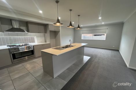 Property photo of 28 Bellerive Crescent Strathtulloh VIC 3338