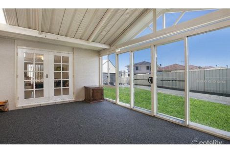 Property photo of 24 Golden Wattle Crescent Thornton NSW 2322
