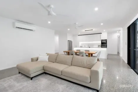 Property photo of 10 Lakeview Street Smithfield QLD 4878