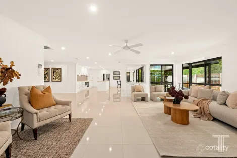 Property photo of 13 Ablington Way Carindale QLD 4152
