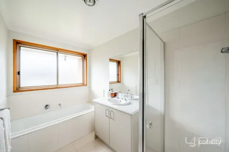 Property photo of 17 Acheron Crescent Werribee VIC 3030