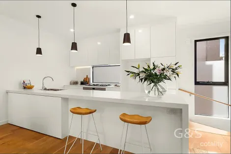 Property photo of 19 Tomkins Road Port Melbourne VIC 3207