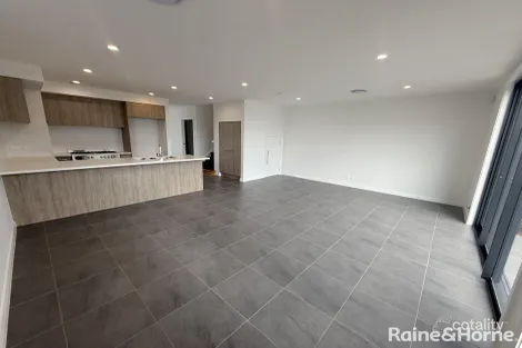 Property photo of 12 Dexter Street Oran Park NSW 2570