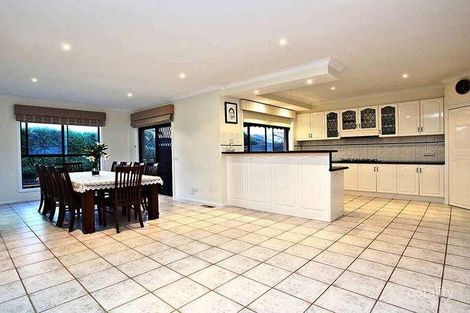 Property photo of 11 Ivanhoe Court Greenvale VIC 3059