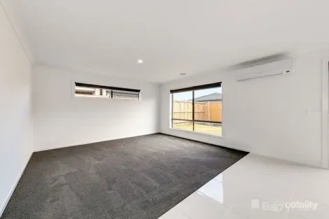 Property photo of 8 Shirley Street Pakenham VIC 3810