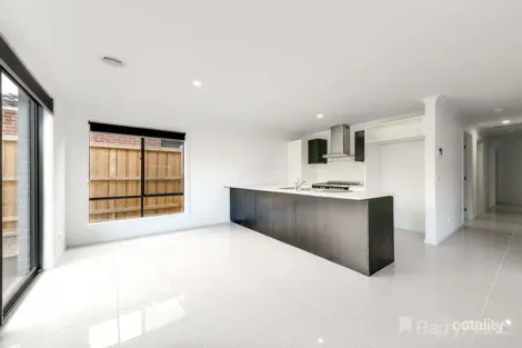 Property photo of 8 Shirley Street Pakenham VIC 3810