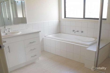 3 Elphin Cl, Lynbrook, VIC 3975