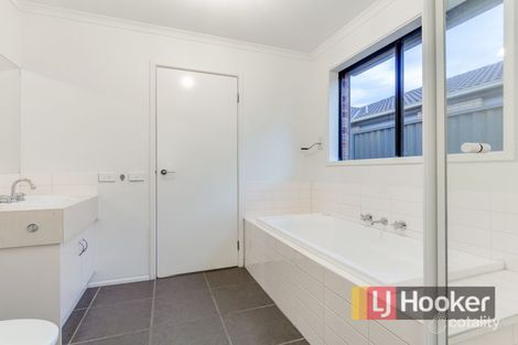 Property photo of 37 Archers Field Drive Cranbourne East VIC 3977