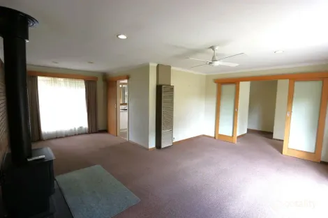 Property photo of 35 Tweed Crescent Mount Gambier SA 5290