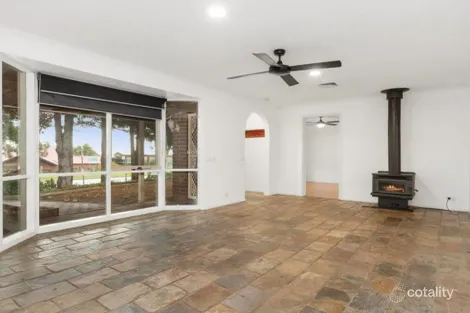 Property photo of 32 Rowellyn Avenue Carrum Downs VIC 3201