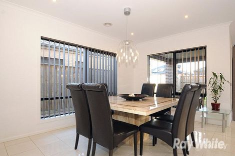 Property photo of 8 Copernicus Circuit Cranbourne West VIC 3977