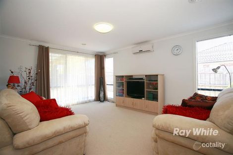 Property photo of 15 Osmington Circle Narre Warren South VIC 3805