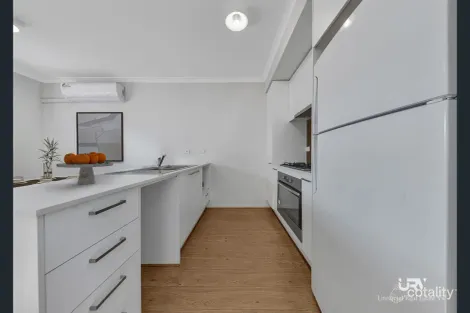 Property photo of 15 Olivetree Loop Craigieburn VIC 3064