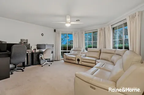 Property photo of 37 Gatehouse Parade Cranbourne East VIC 3977