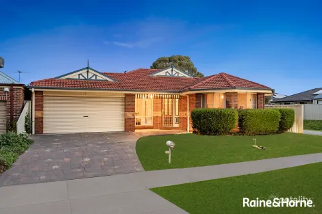 37 Gatehouse Pde, Cranbourne East, VIC 3977