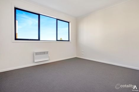 8 Village Way, Pakenham, VIC 3810