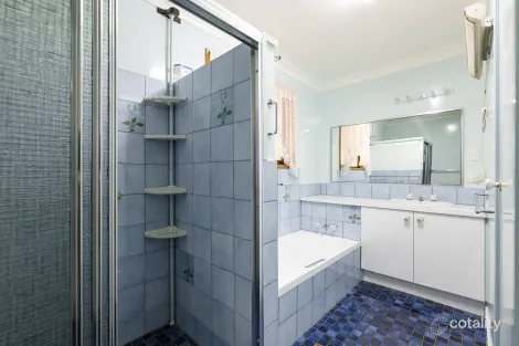 Property photo of 8 Shorelands Drive Withcott QLD 4352