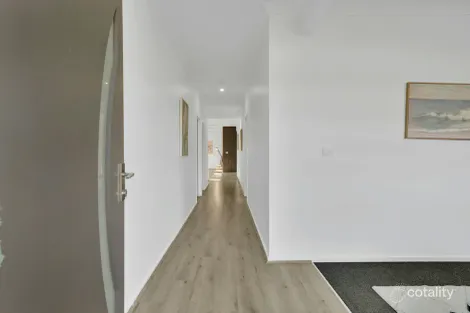 Property photo of 18 Respect Way Tarneit VIC 3029