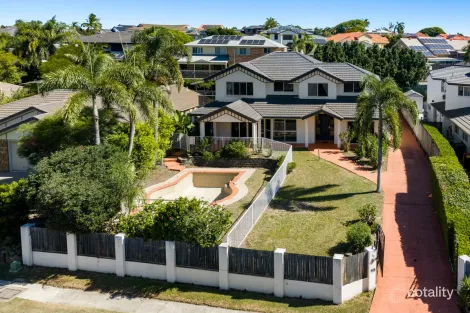 Property photo of 15 Amersham Crescent Carindale QLD 4152