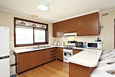 Property photo of 8 Davitt Drive Deer Park VIC 3023