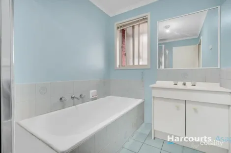 Property photo of 25 Pine Hill Court Cranbourne North VIC 3977