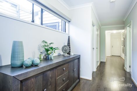 Property photo of 29 Keynes Circuit Fraser Rise VIC 3336