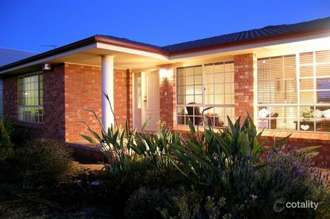 16 Dunvarleigh Cres, Griffith, NSW 2680