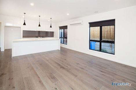 Property photo of 11 Aramon Way Berwick VIC 3806
