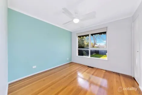 Property photo of 31 Thomas Crescent Cranbourne VIC 3977