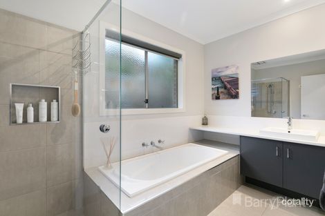 Property photo of 72 Botanica Drive Chirnside Park VIC 3116
