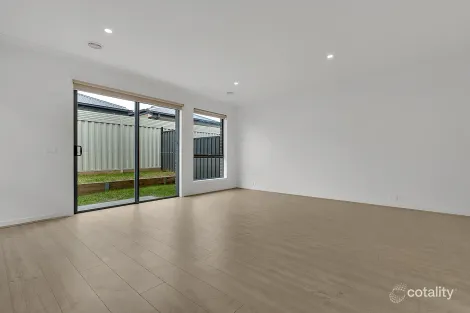Property photo of 100 Regatta Drive Craigieburn VIC 3064