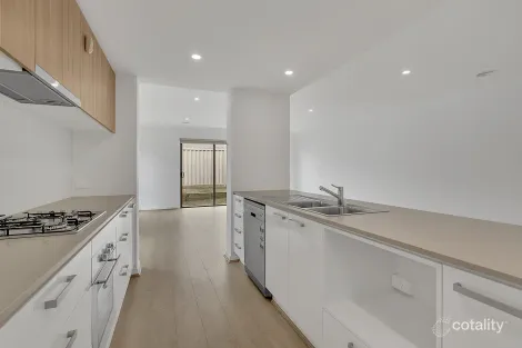 Property photo of 100 Regatta Drive Craigieburn VIC 3064