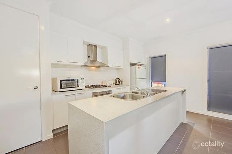 Property photo of 33 Lawson Way Caroline Springs VIC 3023