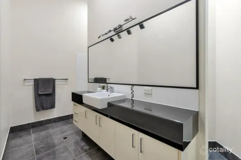 Property photo of 1 Sherbrook Close Brinsmead QLD 4870