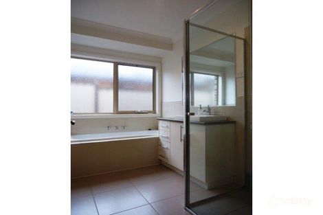 Property photo of 5 Bowerbird Place Sunbury VIC 3429