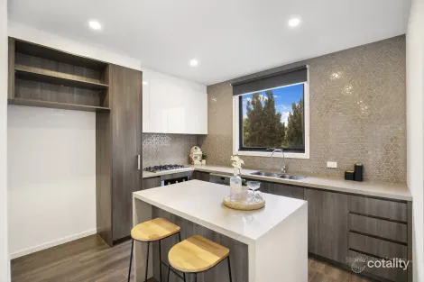 Property photo of 24 Collared Close Bundoora VIC 3083